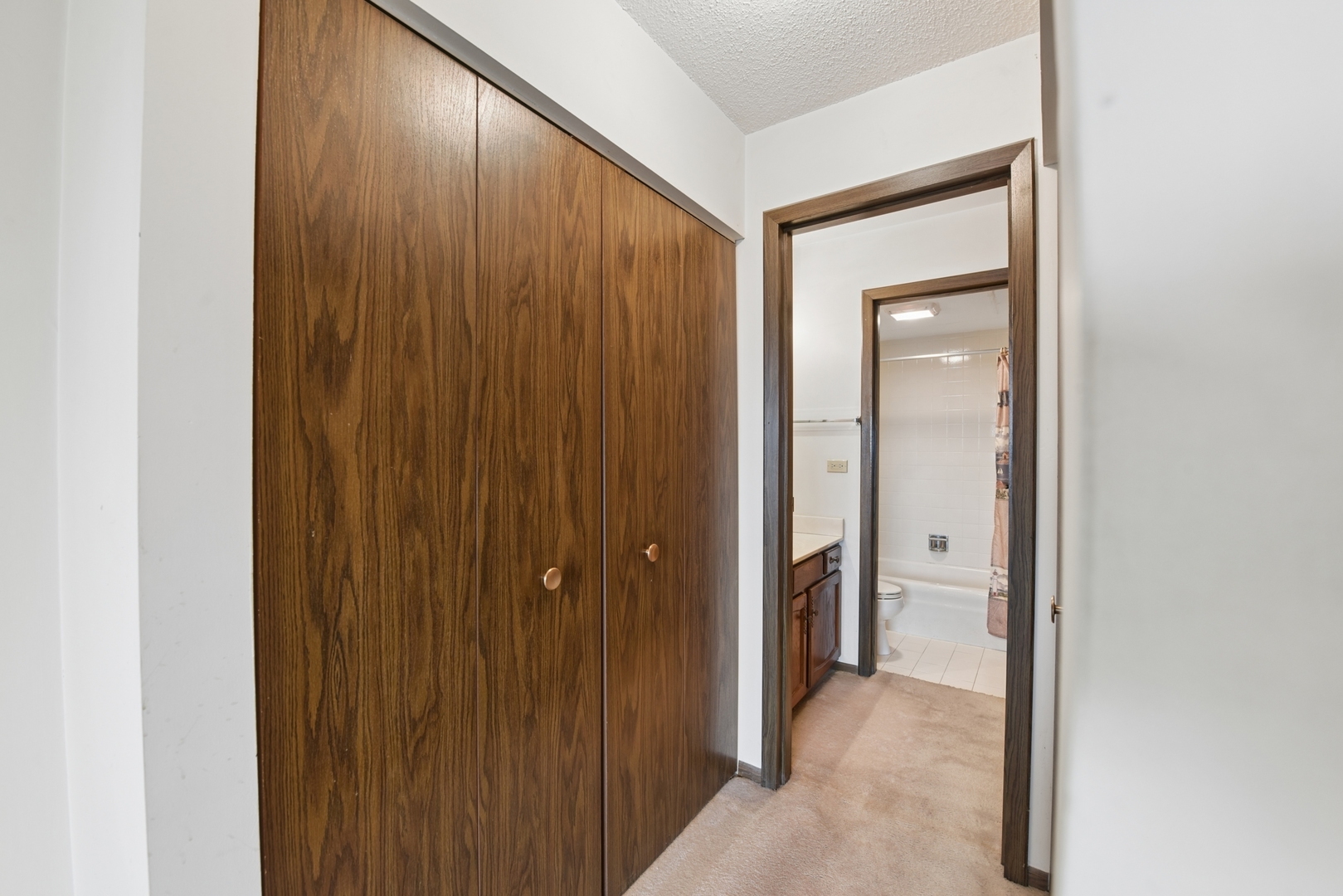 601 West Huntington Commons Road, Unit 202 Mount Prospect, IL 60056 - Photo 18 of 25