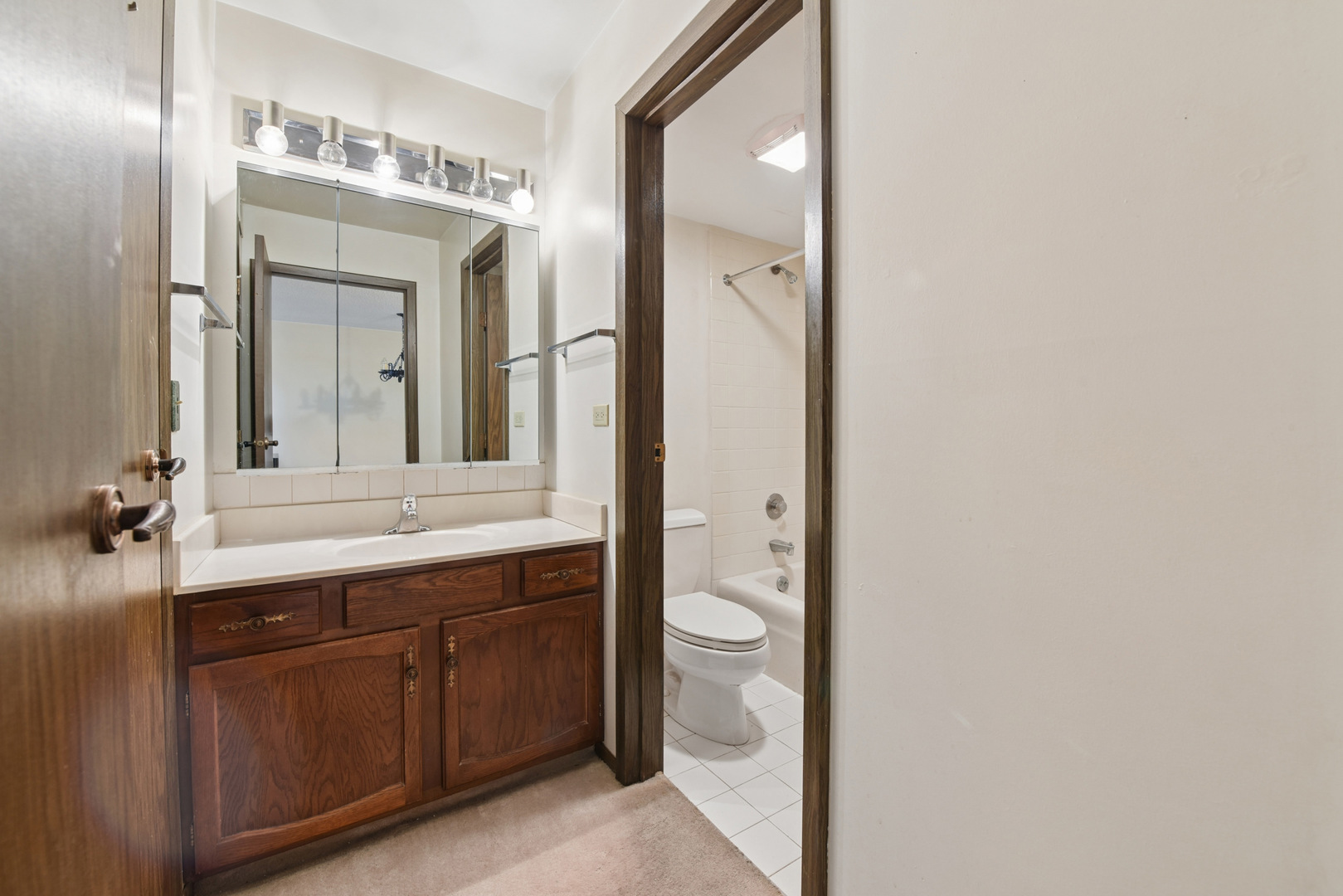 601 West Huntington Commons Road, Unit 202 Mount Prospect, IL 60056 - Photo 20 of 25