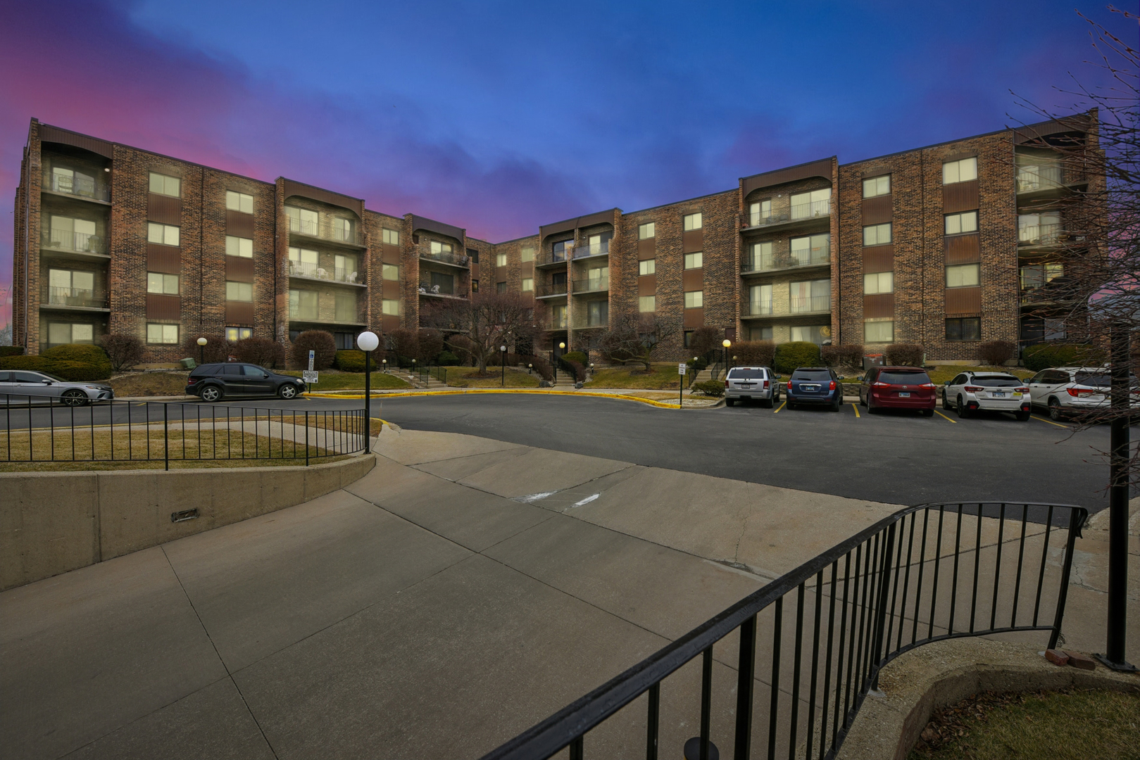 601 West Huntington Commons Road, Unit 202 Mount Prospect, IL 60056 - Photo 2 of 25