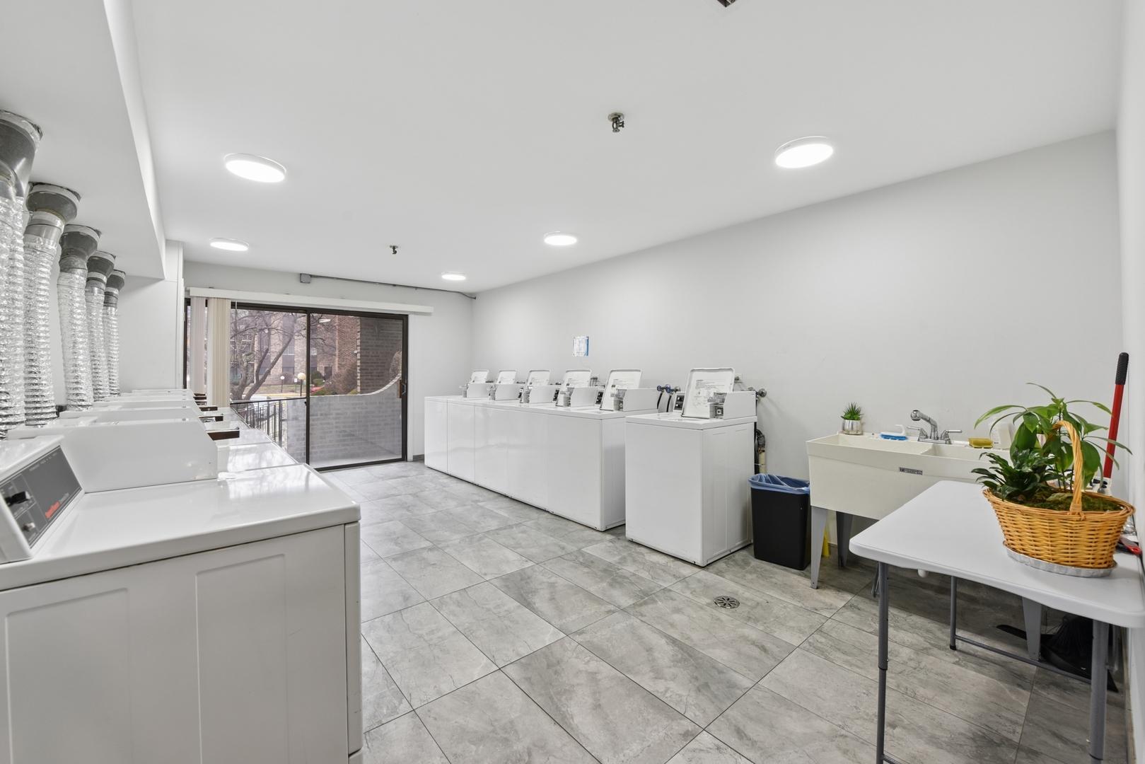 601 West Huntington Commons Road, Unit 202 Mount Prospect, IL 60056 - Photo 23 of 25