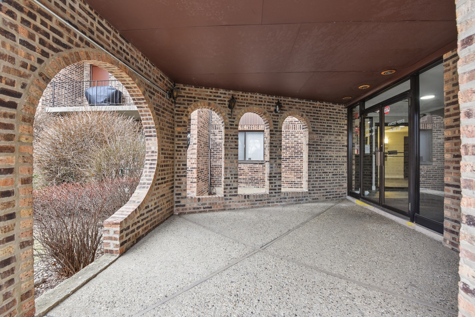 601 West Huntington Commons Road, Unit 202 Mount Prospect, IL 60056 - Photo 3 of 25