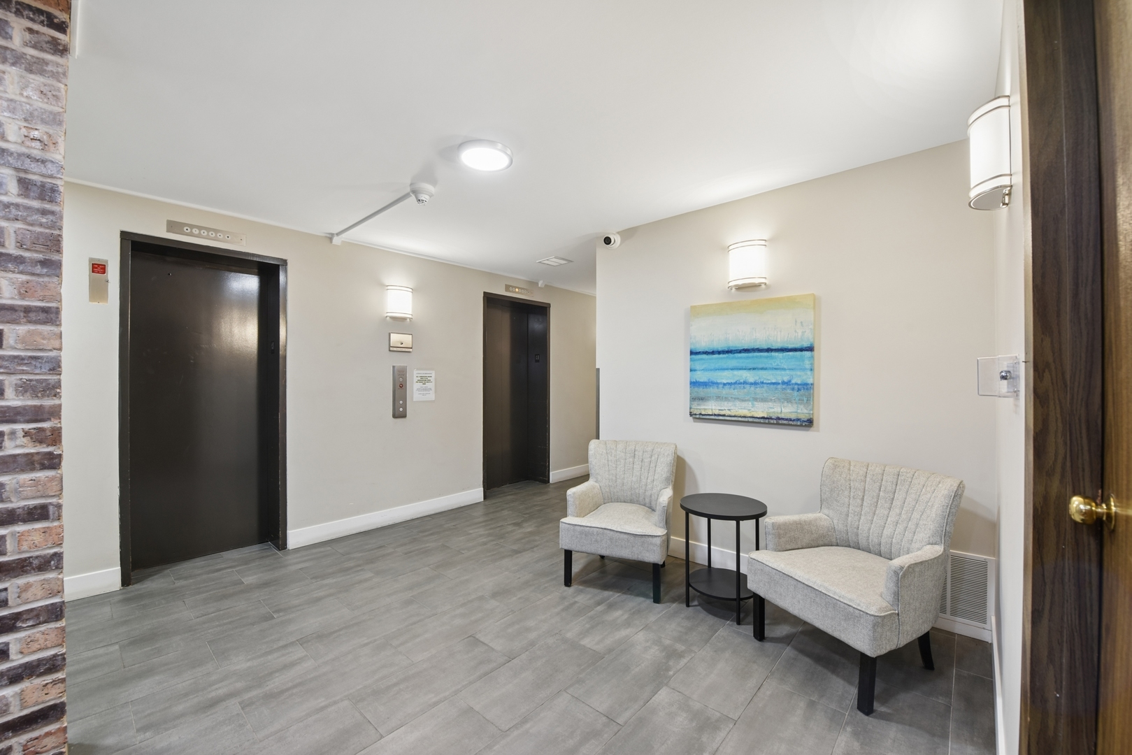 601 West Huntington Commons Road, Unit 202 Mount Prospect, IL 60056 - Photo 4 of 25