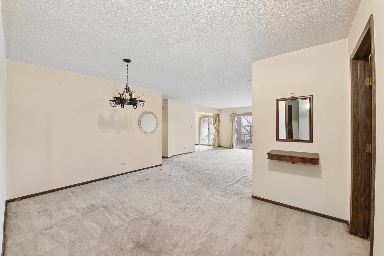 601 West Huntington Commons Road, Unit 202 Mount Prospect, IL 60056 - Photo 5 of 25