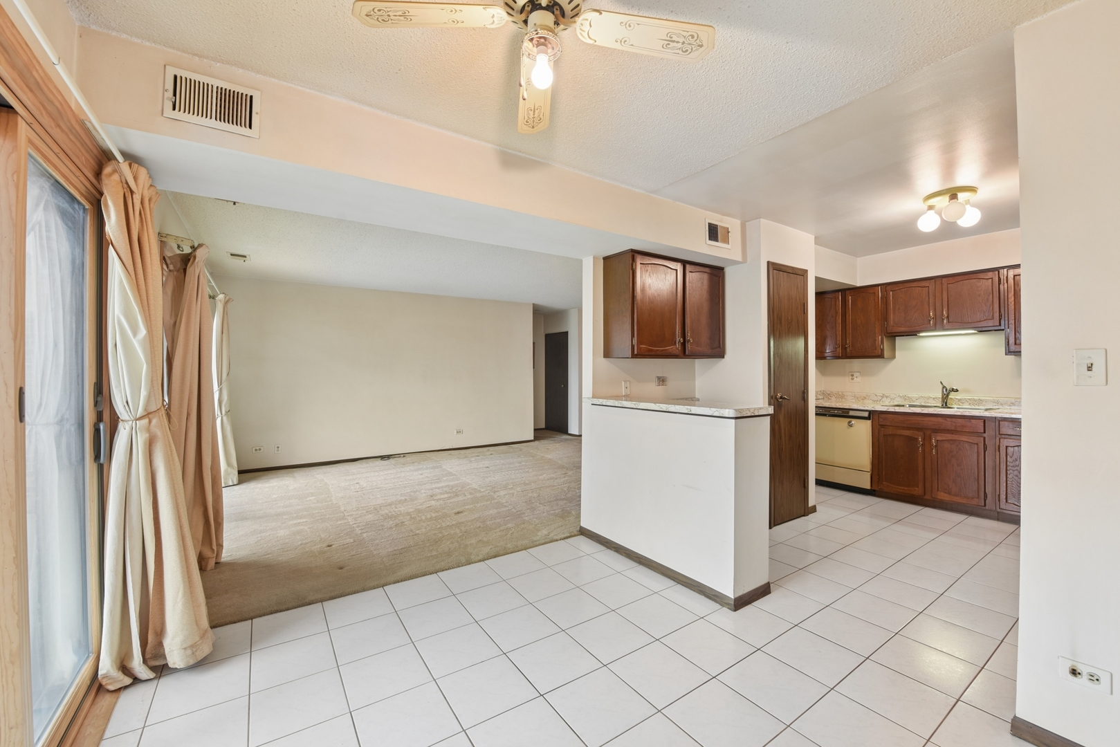 601 West Huntington Commons Road, Unit 202 Mount Prospect, IL 60056 - Photo 10 of 25