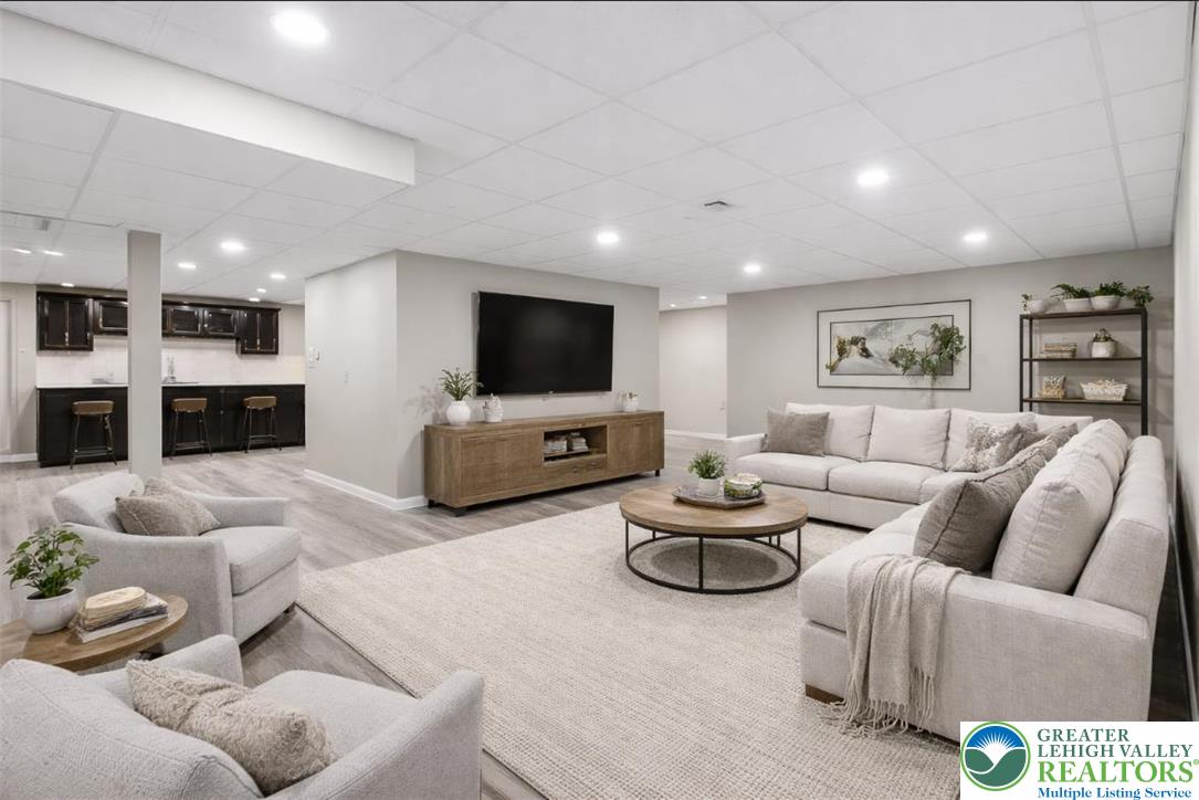 3685 Manor Road Bethlehem, PA 18020 - Photo 14 of 47