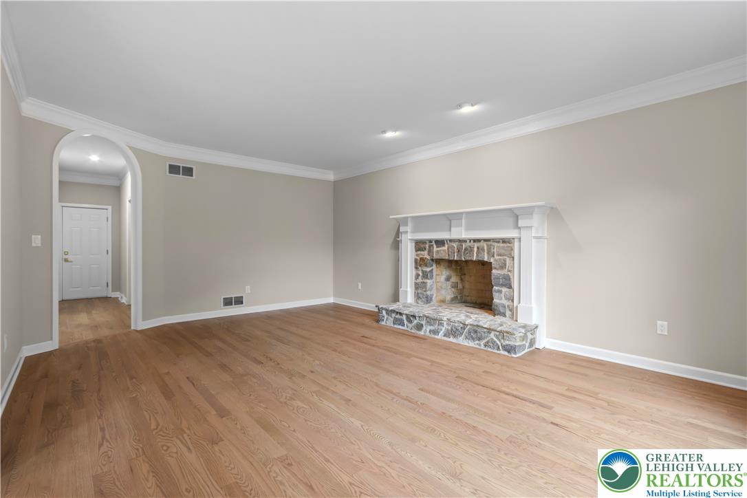 3685 Manor Road Bethlehem, PA 18020 - Photo 23 of 47 living room