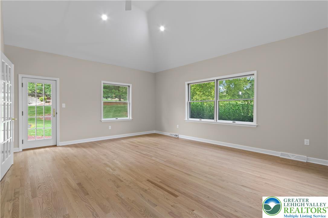 3685 Manor Road Bethlehem, PA 18020 - Photo 25 of 47 office/ sunroom