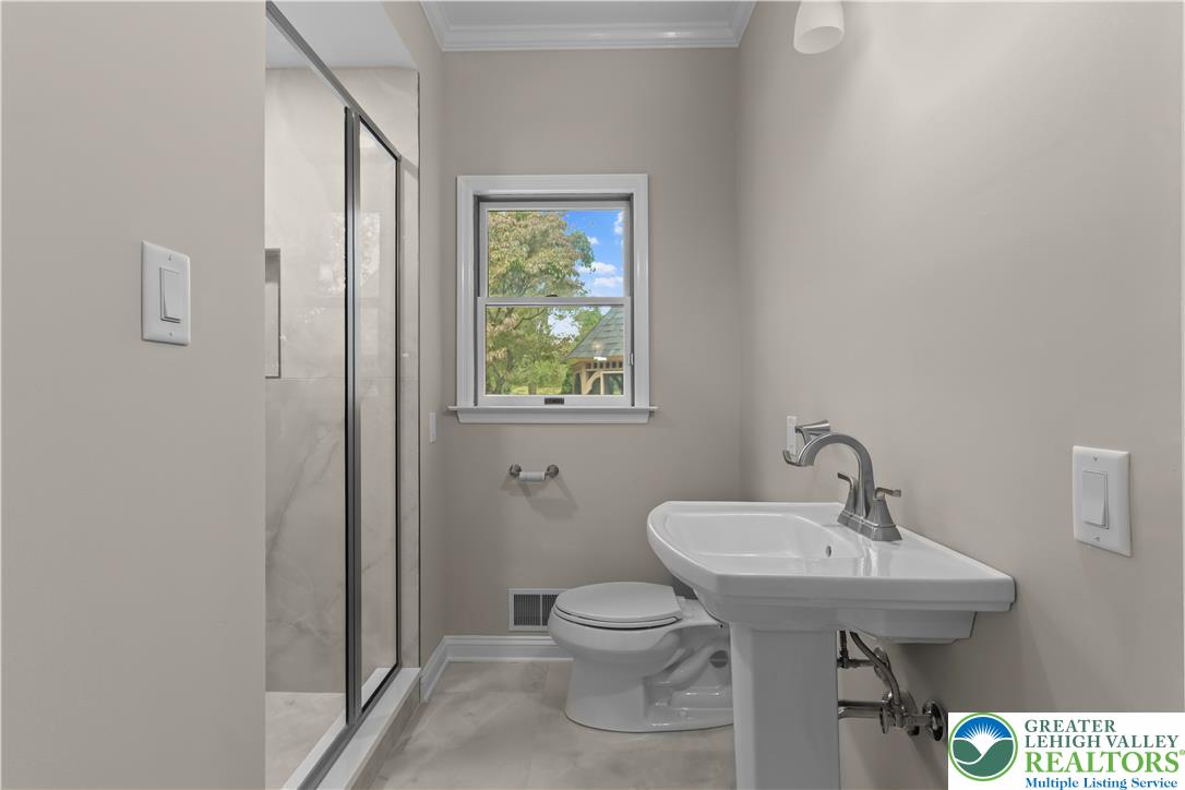 3685 Manor Road Bethlehem, PA 18020 - Photo 40 of 47 1st floor full bath