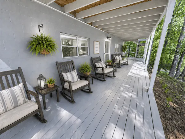 $567,537 | 537 Algonquin Road, Eddyville, KY 42038