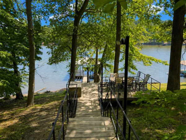$567,537 | 537 Algonquin Road, Eddyville, KY 42038