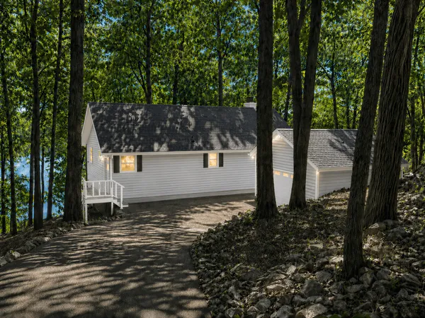 $567,537 | 537 Algonquin Road, Eddyville, KY 42038