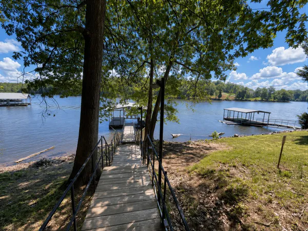 $567,537 | 537 Algonquin Road, Eddyville, KY 42038