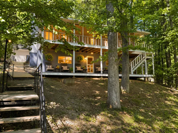 $567,537 | 537 Algonquin Road, Eddyville, KY 42038