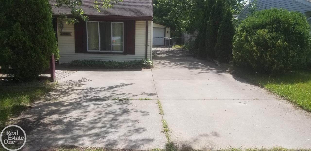 7887 Elizabeth Lake Road Waterford, MI 48327 - Photo 10 of 25
