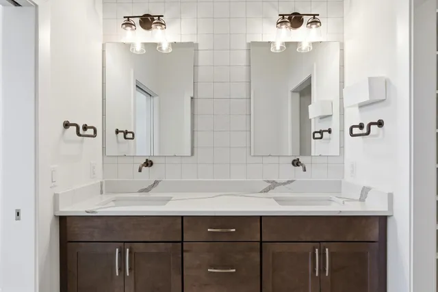 $575,000 | 16 Prince Way, Fitchburg, WI 53711