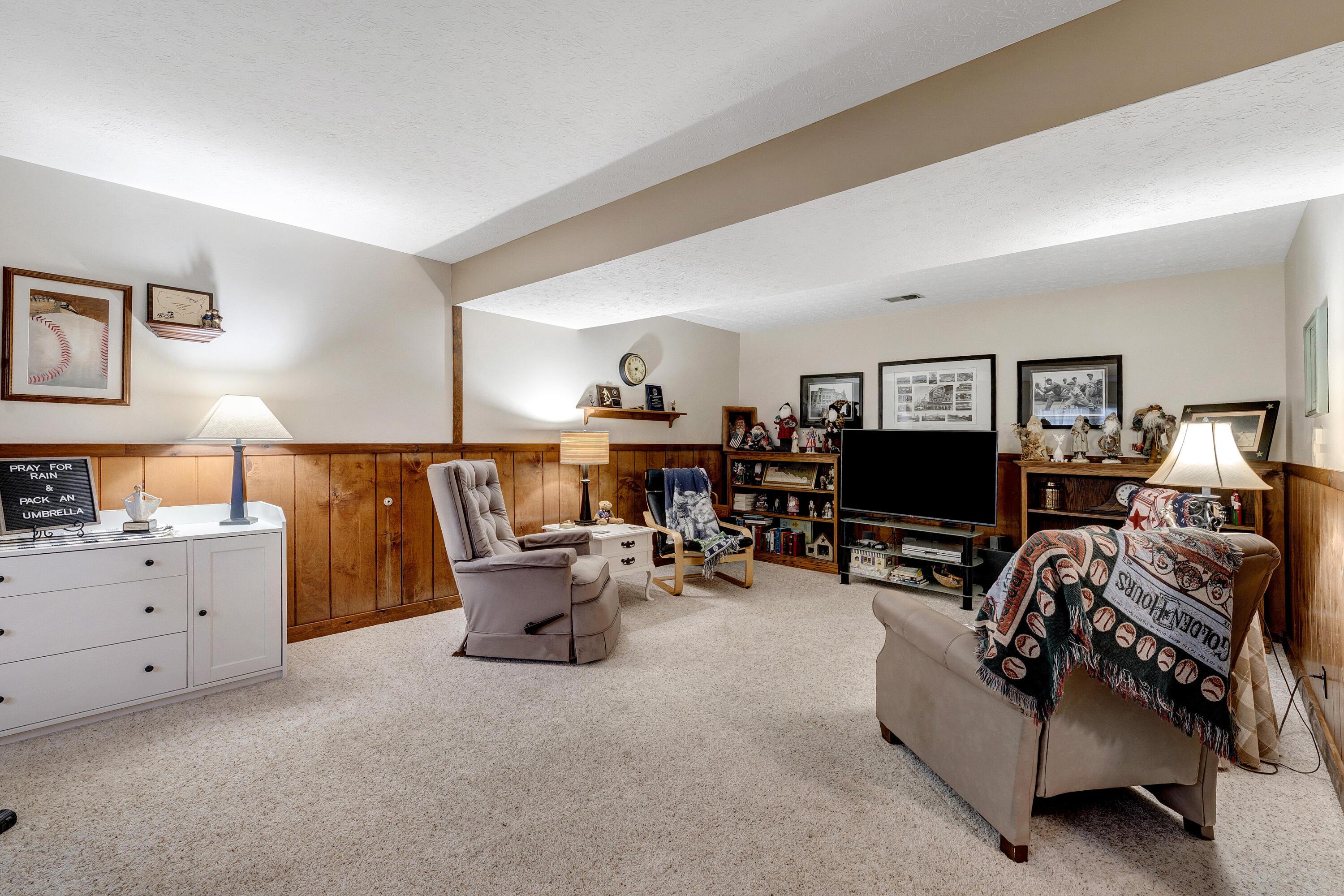 6186 Feder Road Columbus, OH 43228 - Photo 32 of 53 Family Room
