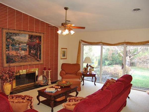 315 Sunset Road Salem, VA 24153 - Photo 3 of 6 Living Room