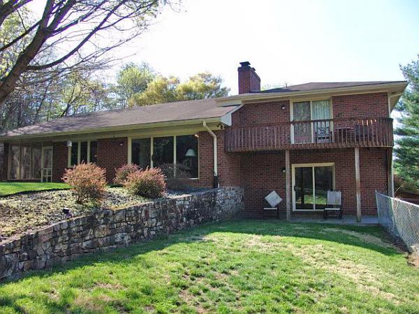 315 Sunset Road Salem, VA 24153 - Photo 5 of 6 Rear View