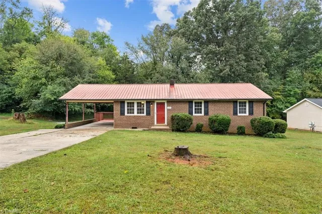 $235,000 | 1001 Meadowood Drive, Ramseur, NC 27316