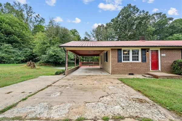 $229,900 | 1001 Meadowood Drive, Ramseur, NC 27316