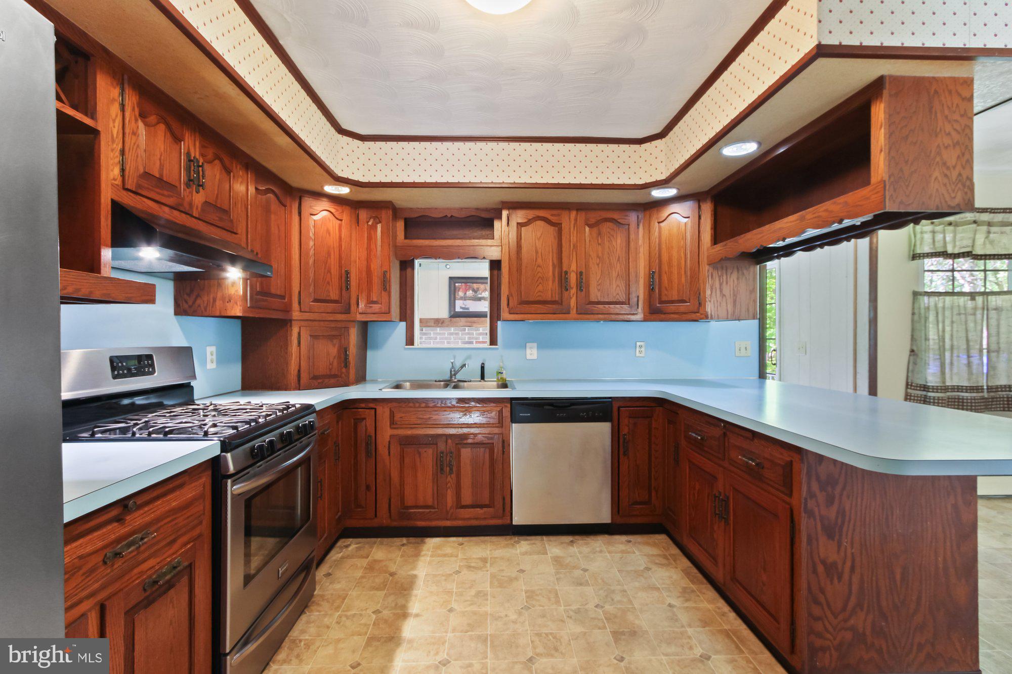 2455 Redwood Road York, PA 17408 - Photo 10 of 28 Gallery Image 10