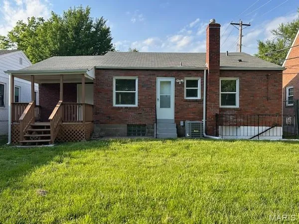 $1,400 | 7386 Milan Avenue, University City, MO 63130