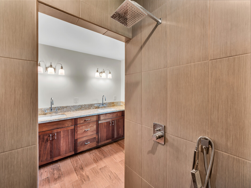 46 Kokea Street Hilo, HI 96720 - Photo 18 of 29 a bathroom with a tub sink and mirror