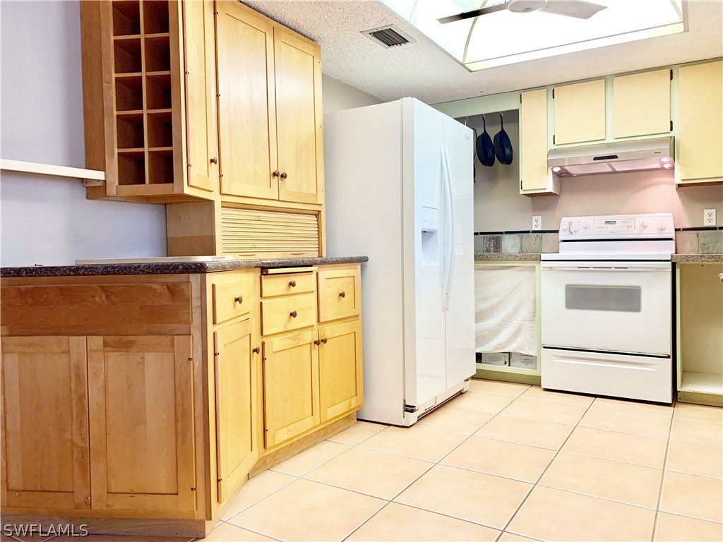 12903 Iona Road Fort Myers, FL 33908 - Photo 11 of 28 Gallery Image 11