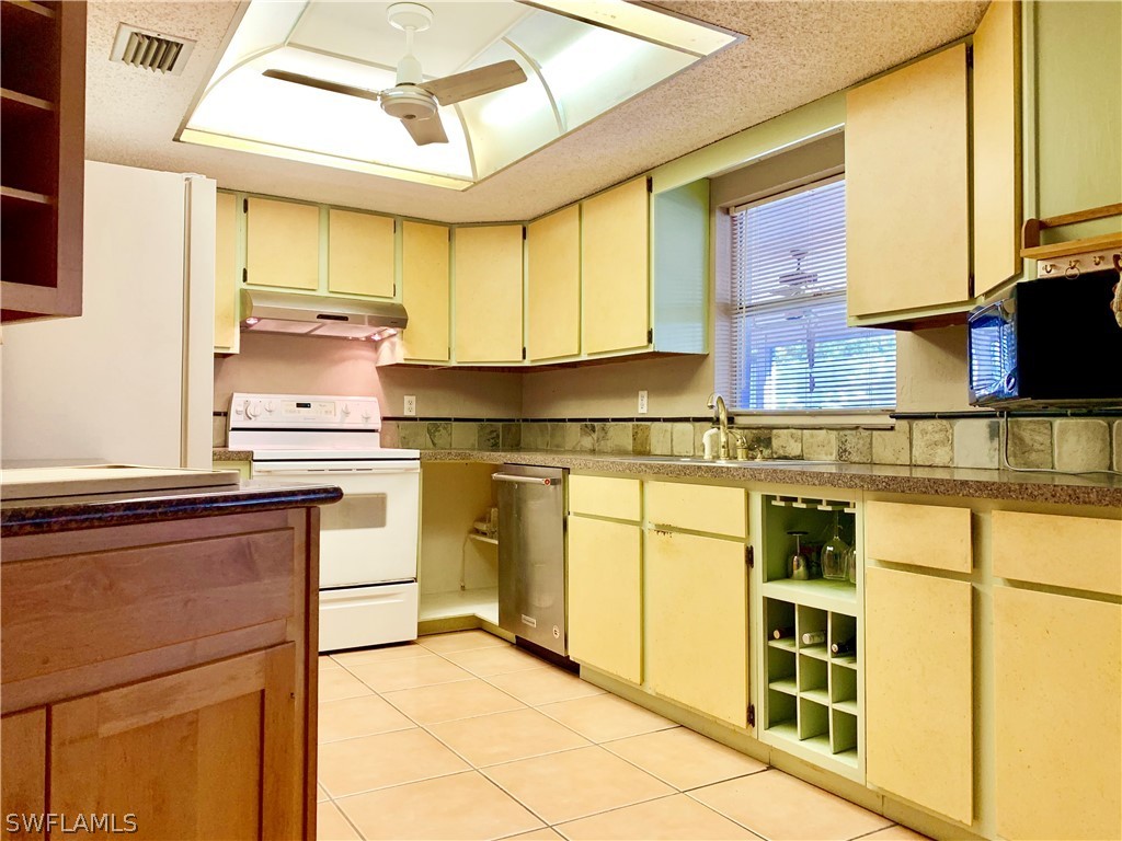12903 Iona Road Fort Myers, FL 33908 - Photo 10 of 28 Gallery Image 10