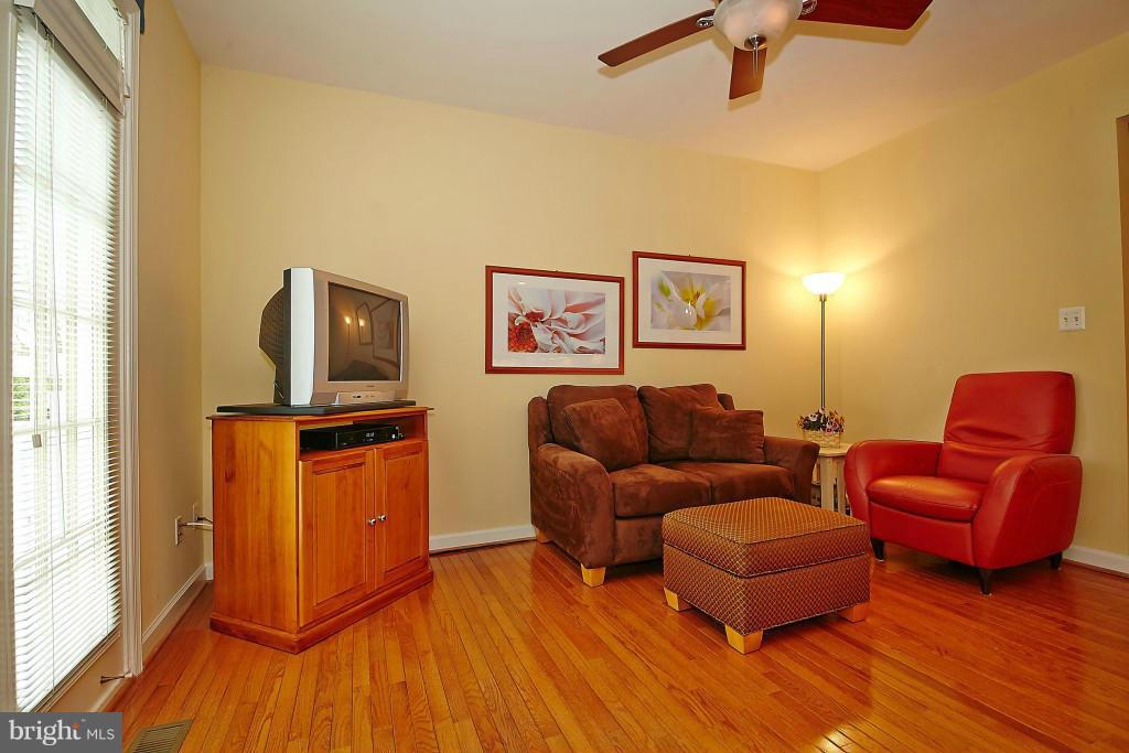 2552 Brenton Point Drive Reston, VA 20191 - Photo 14 of 27 Family Room
