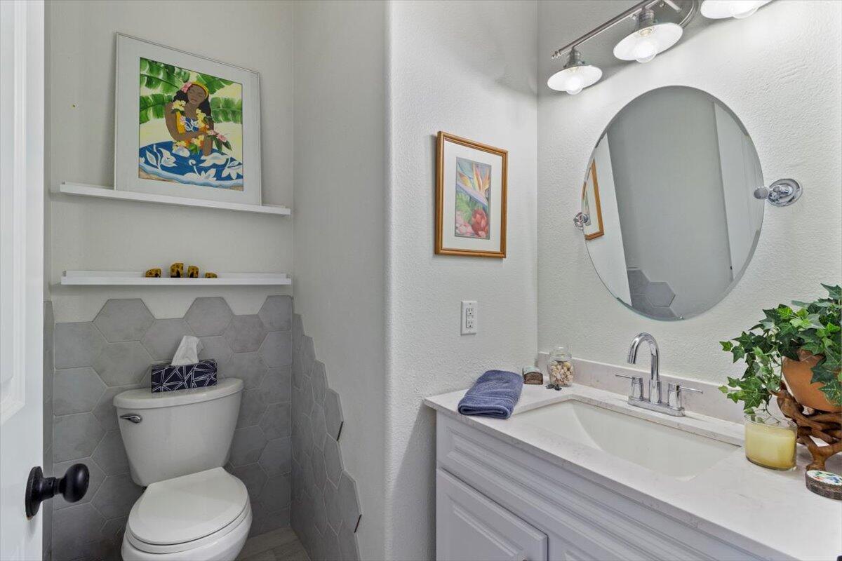 7746 Old Stage Road Central Point, OR 97502 - Photo 24 of 45 1/2 bath on Main Level