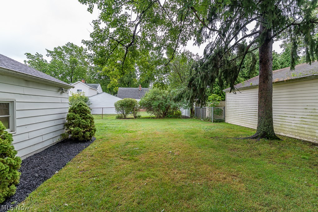1663 Edgefield Road Lyndhurst, OH 44124 - Photo 31 of 33