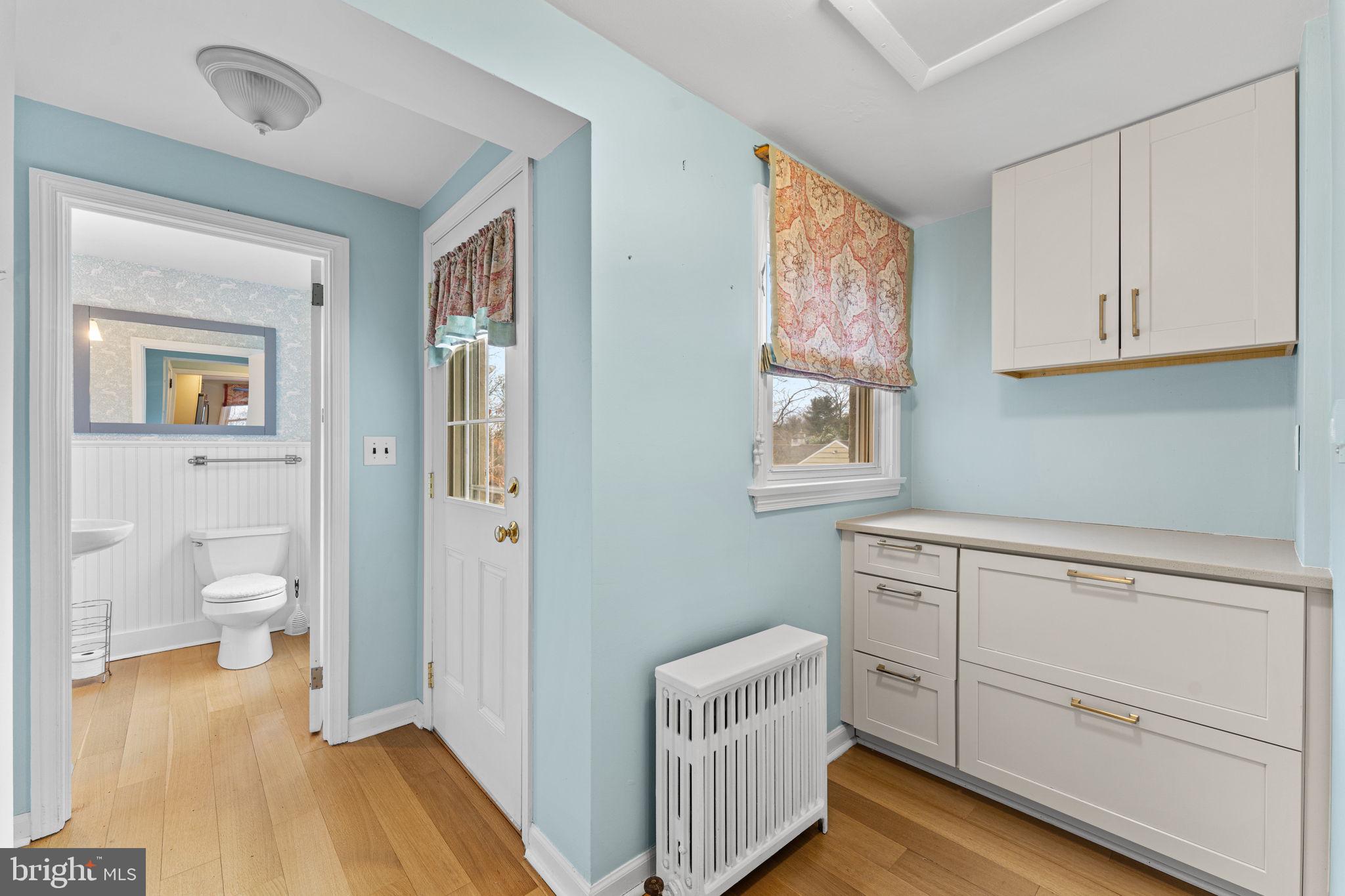 18 Manor Road Paoli, PA 19301 - Photo 16 of 41 Butler's pantry.