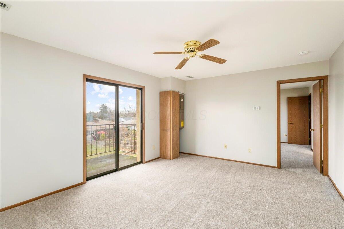 4141 Karl Road, Unit 310 Columbus, OH 43224 - Photo 10 of 25 Living Room