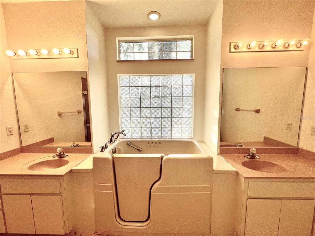 11159 Southwest 71st Terrace Road Ocala, FL 34476 - Photo 19 of 25 a bathroom with a sink and a bathtub