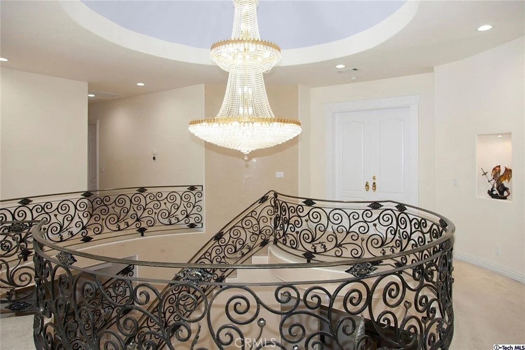 10062 Valley Cir Boulevard Chatsworth, CA 91311 - Photo 11 of 35 a view of entryway