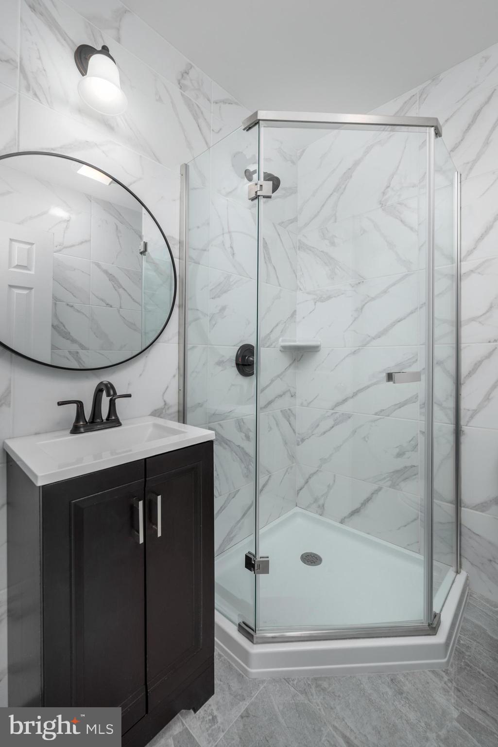 16 Bull Run Road Clementon, NJ 08021 - Photo 24 of 31 Primary Full Bathroom - 2nd Floor