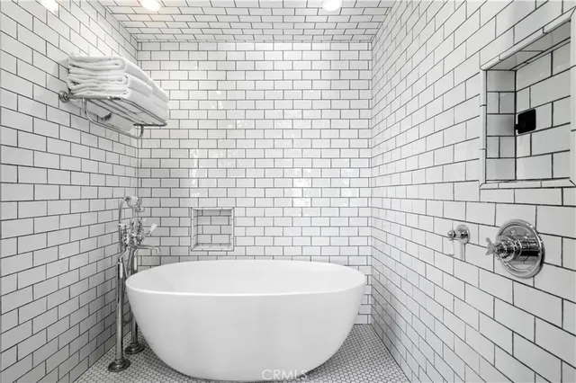 $9,995,000 | 31889 Circle Drive, Laguna Beach, CA 92651