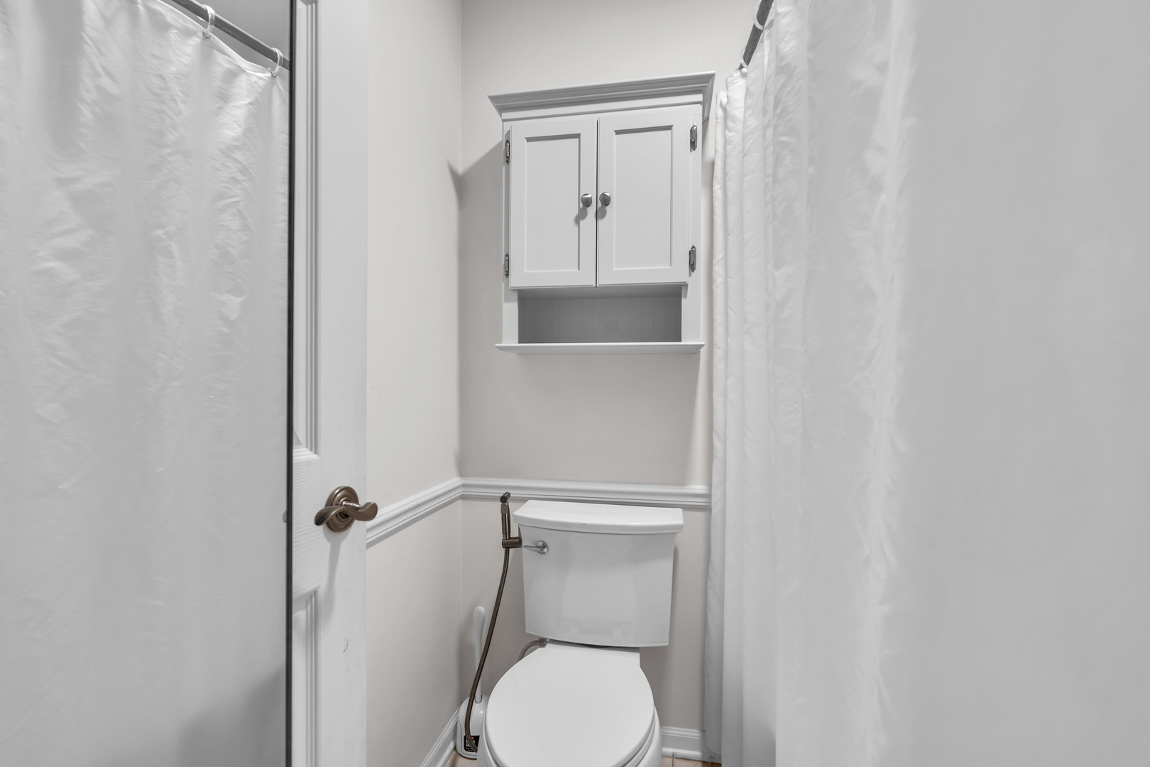 681 Legends Drive Carol Stream, IL 60188 - Photo 15 of 34 a bathroom with a toilet