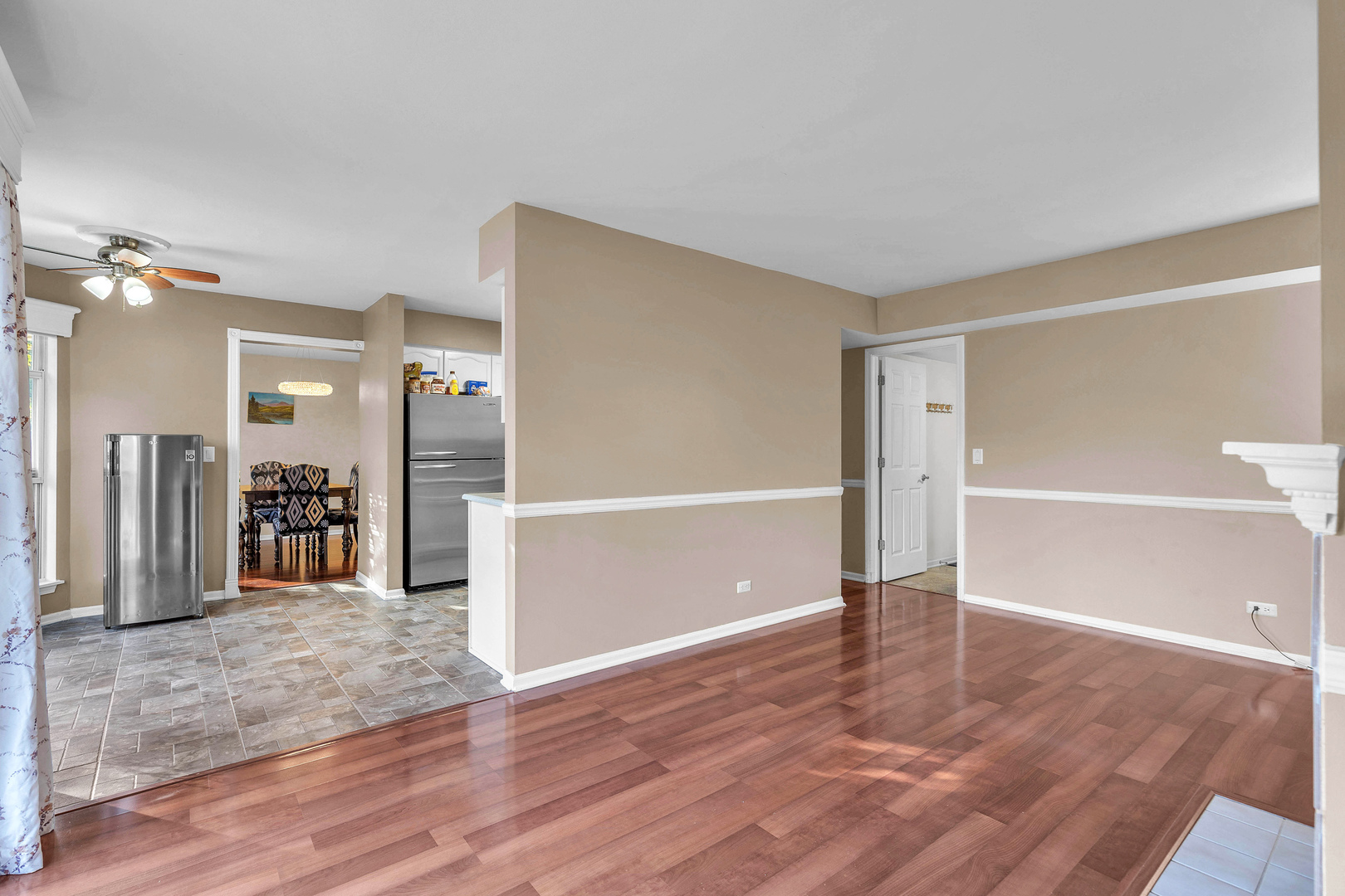 681 Legends Drive Carol Stream, IL 60188 - Photo 21 of 34 a view of a room with wooden floor