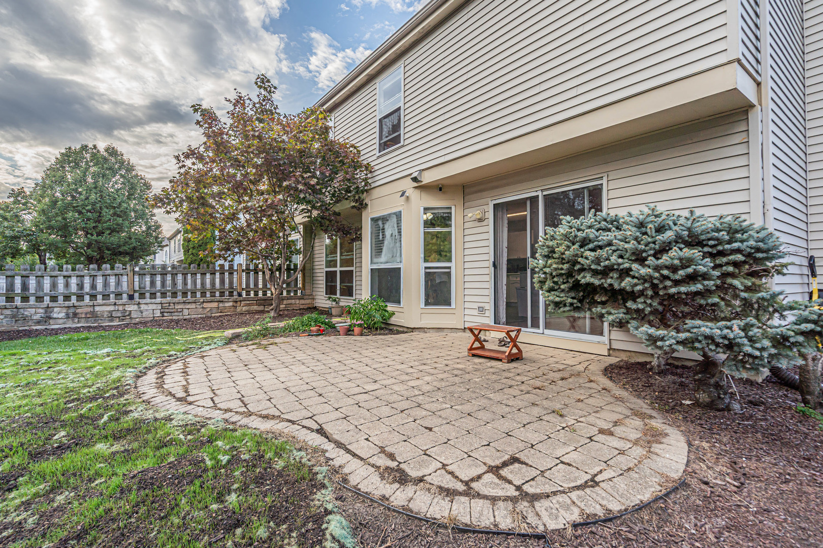 681 Legends Drive Carol Stream, IL 60188 - Photo 31 of 34 a view of a house with backyard and sitting area