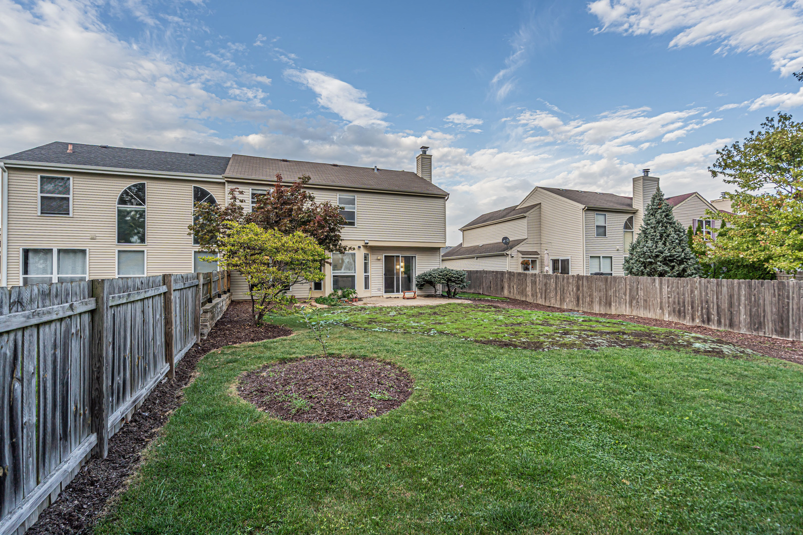 681 Legends Drive Carol Stream, IL 60188 - Photo 34 of 34 a view of a house with backyard and porch