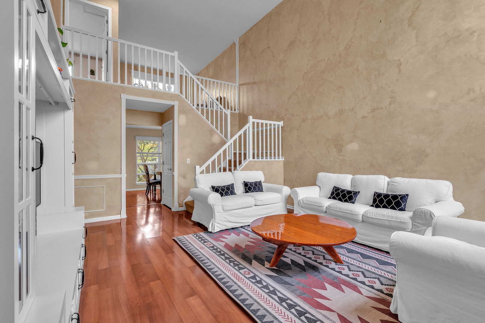 681 Legends Drive Carol Stream, IL 60188 - Photo 5 of 34 a living room with furniture and a table