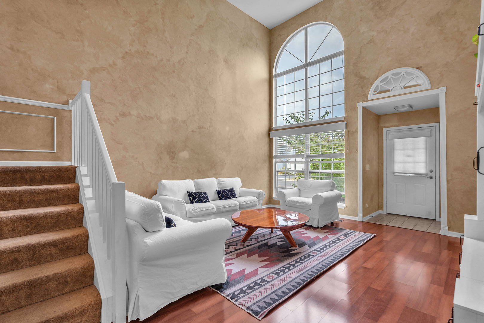 681 Legends Drive Carol Stream, IL 60188 - Photo 7 of 34 a living room with furniture and a window