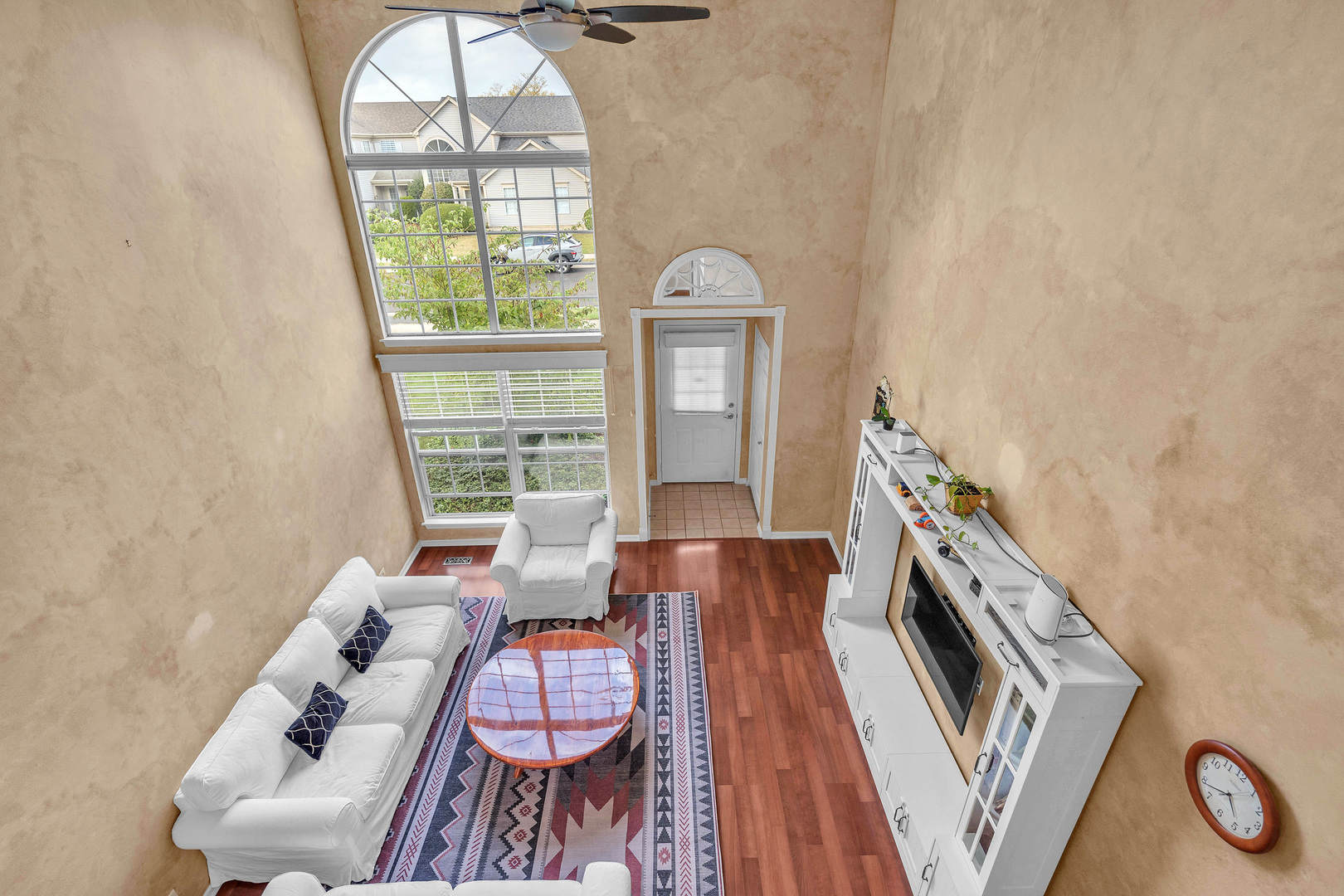 681 Legends Drive Carol Stream, IL 60188 - Photo 10 of 34 a living room with furniture and a large window