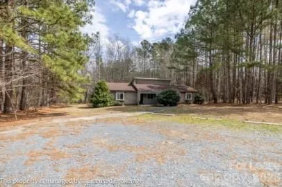 $975 | 136 Brentwood Drive, Troy, NC 27371