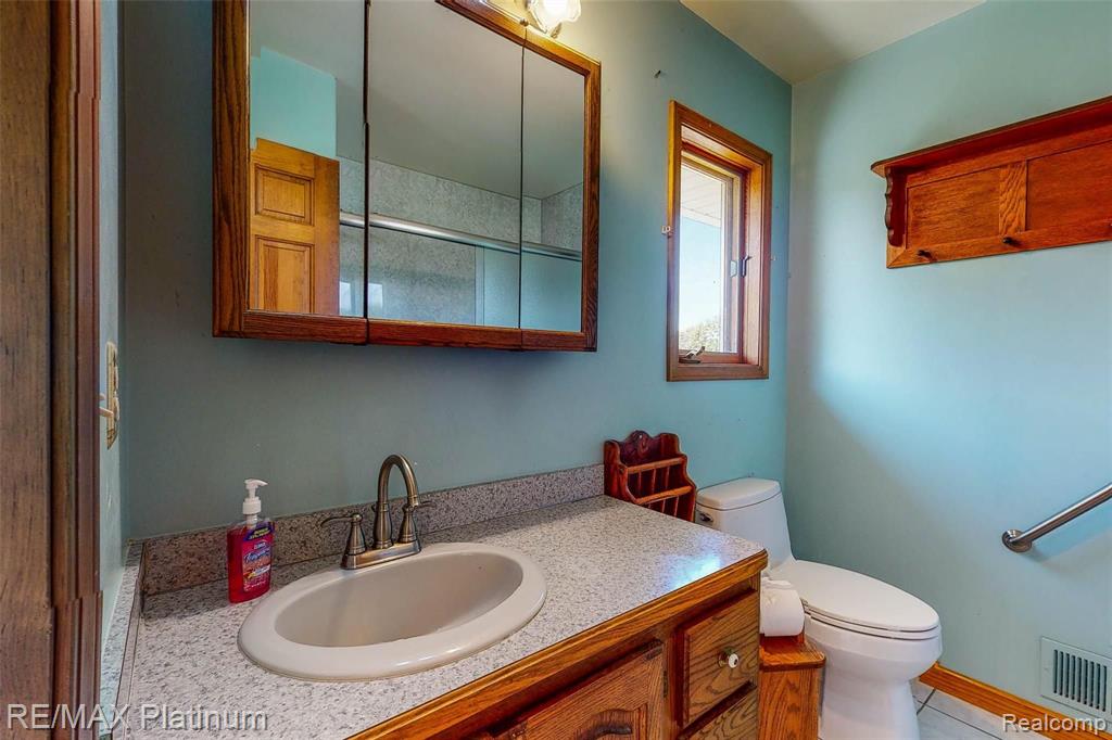7498 Silver Lake Road Linden, MI 48451 - Photo 32 of 59