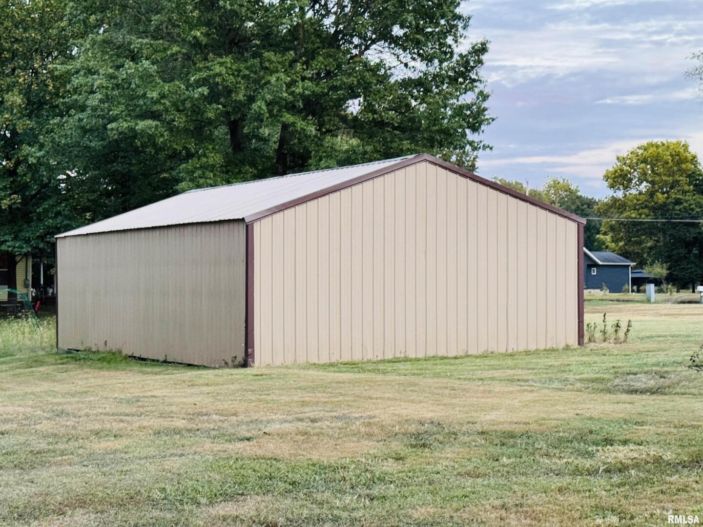 3920 Herrin Road Carterville, IL 62918 - Photo 30 of 34 a backyard of a house with lots of green space