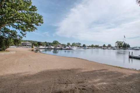 $119,500 | 269 Fontana Boulevard, Unit 2663, Fontana, WI 53125