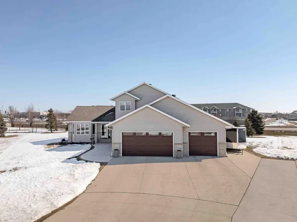 $624,500 | 722 42 Avenue South, Moorhead, MN 56560